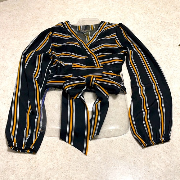 FOREVER 21 BLACK & GOLD WRAP AROUND CROP TOP - Picture 2 of 7